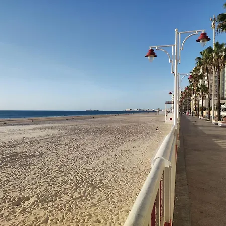 A 500 M De La Playa * Cadiz