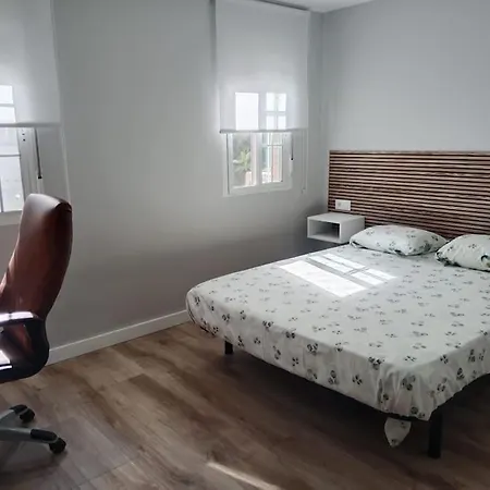 A 500 M De La Playa Apartment *