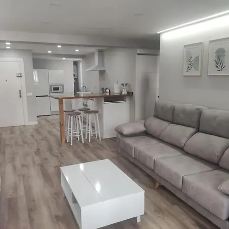 A 500 M De La Playa Apartment *